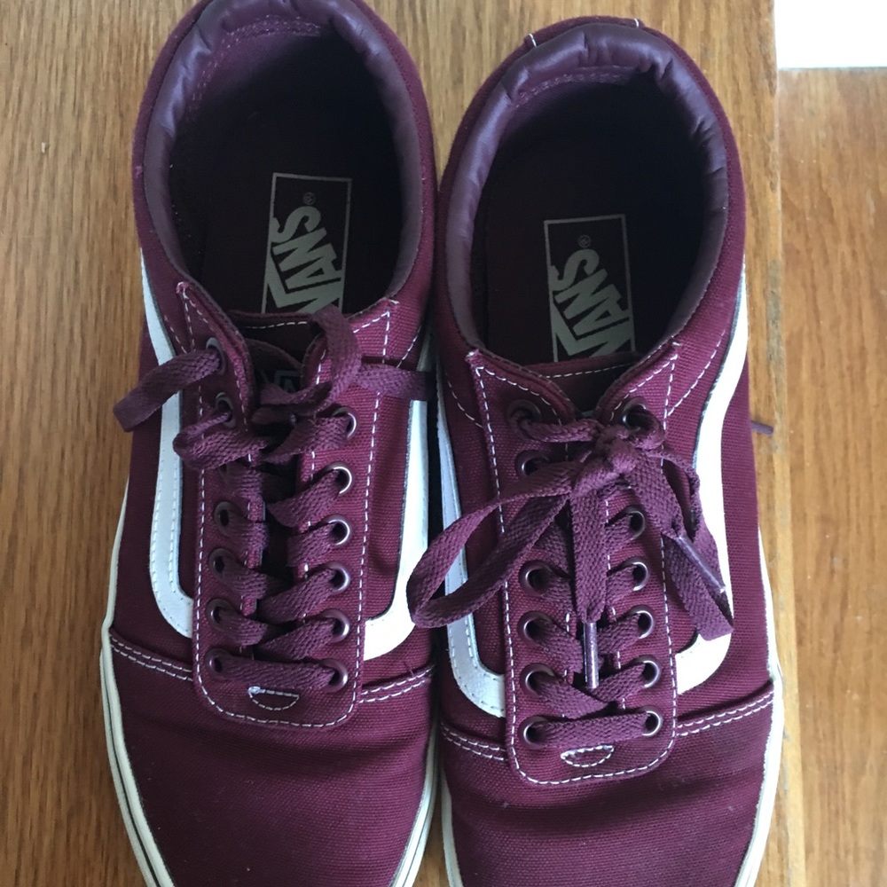 Vans excellent condition. Maroon women’s size 10.5